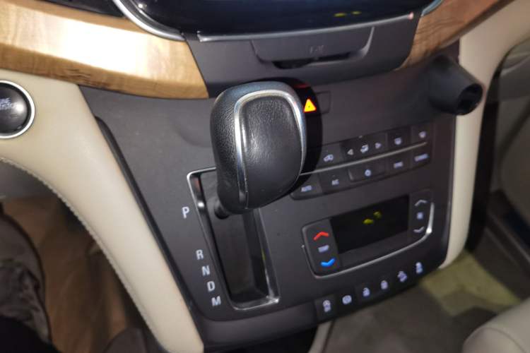 Used Buick GL8 2018 ES 28T Comfort Model China VI Standard Gear Lever