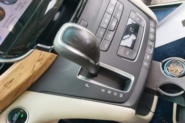 Used Buick GL8 2018 ES 28T Comfort Model China VI Standard Gear Lever