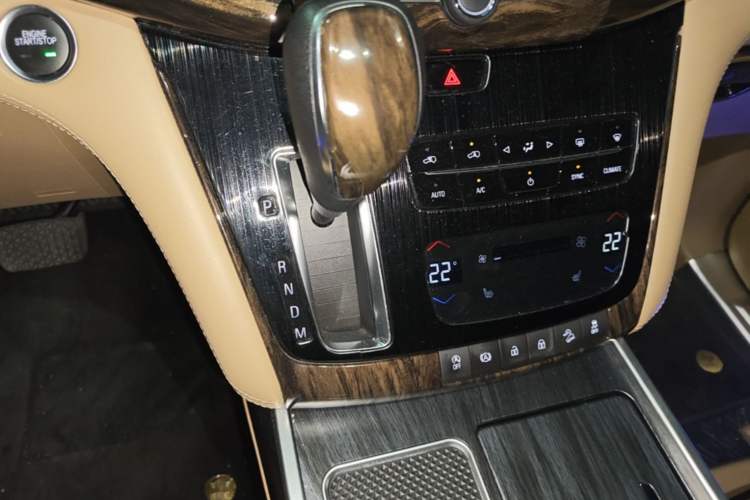 Used Buick GL8 2018 ES 28T Luxury Model China VI Standard Gear Lever