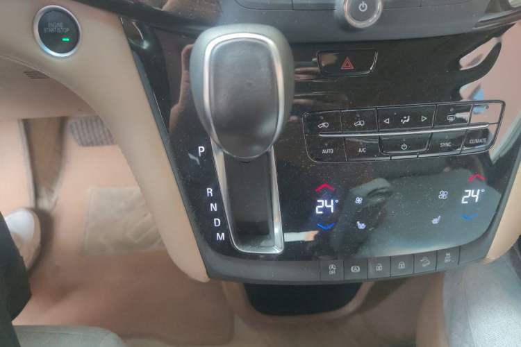 Used Buick GL8 2018 ES 28T Luxury Model China VI Standard Gear Lever