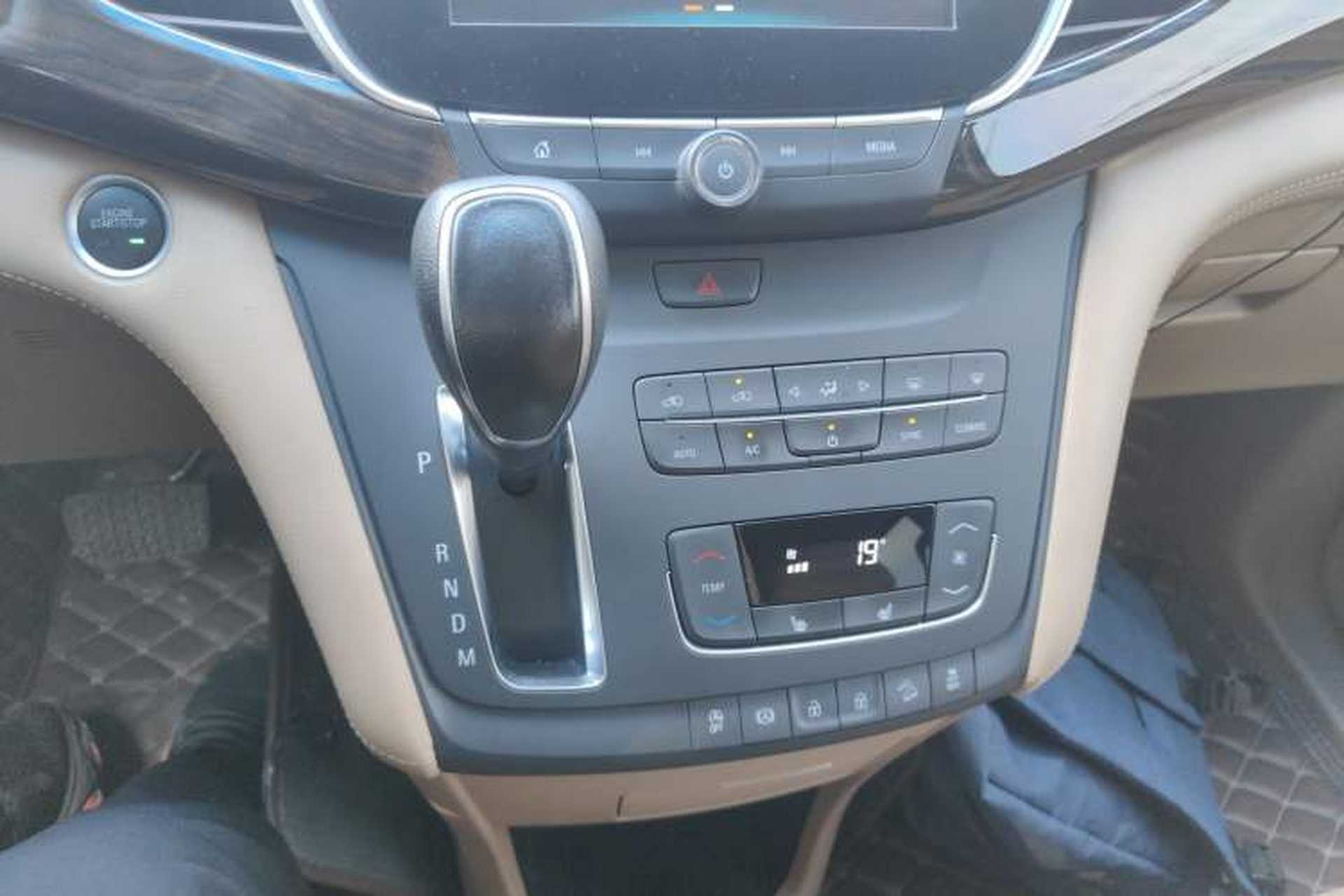 Used Buick GL8 2018 ES 28T Premium Model China VI Standard Gear Lever