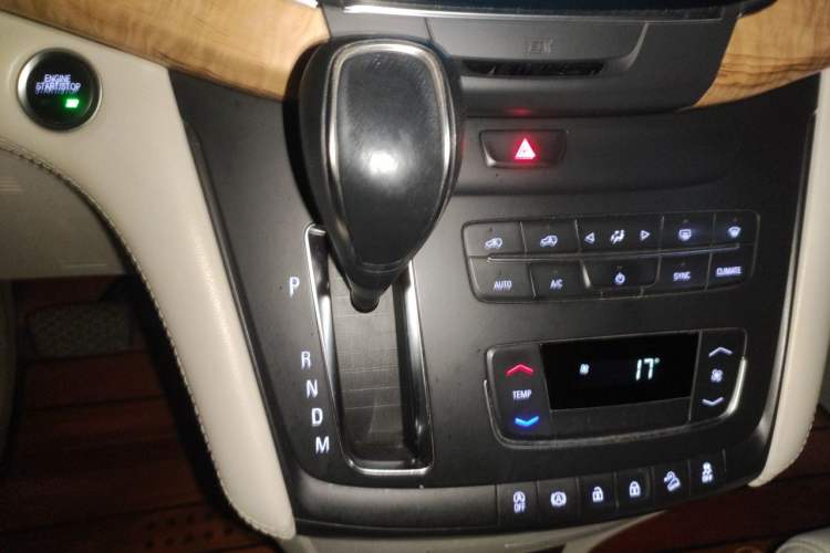 Used Buick GL8 2018 ES 28T Comfort Model China VI Standard Gear Lever