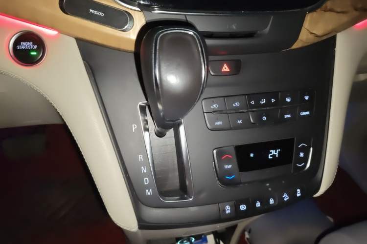 Used Buick GL8 2018 ES 28T Comfort Model China VI Standard Gear Lever