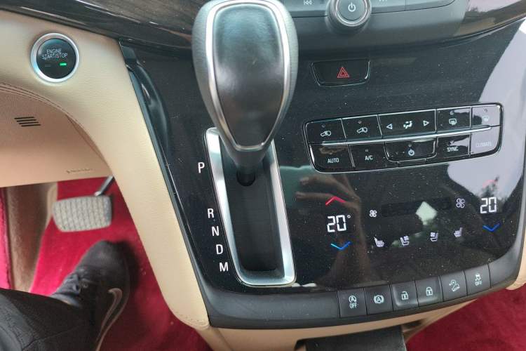Used Buick GL8 2018 ES 28T Flagship Model China VI Standard Gear Lever
