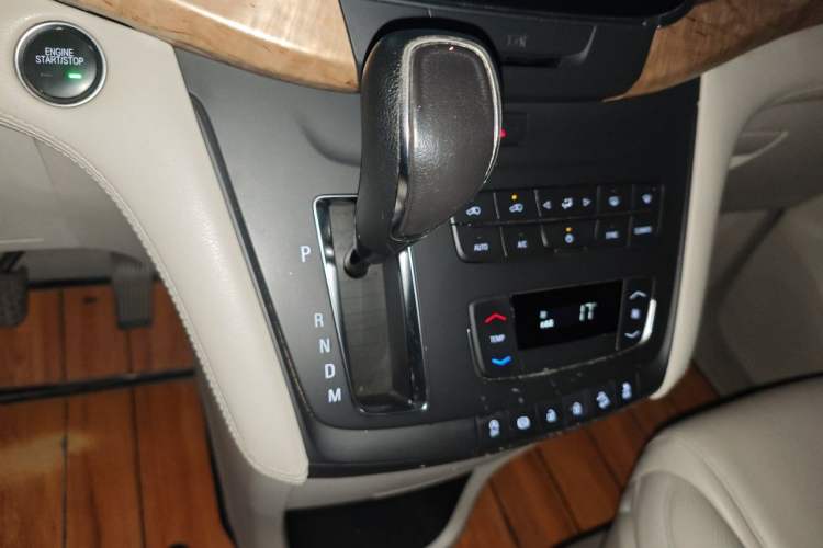 Used Buick GL8 2018 ES 28T Comfort Model China VI Standard Gear Lever