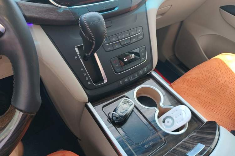 Used Buick GL8 2018 ES 28T Comfort Model China VI Standard Gear Lever