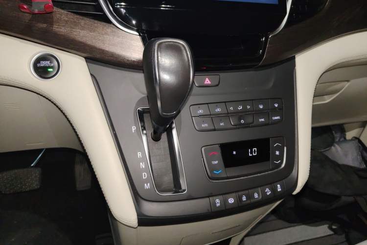 Used Buick GL8 2018 ES 28T Comfort Model China VI Standard Gear Lever