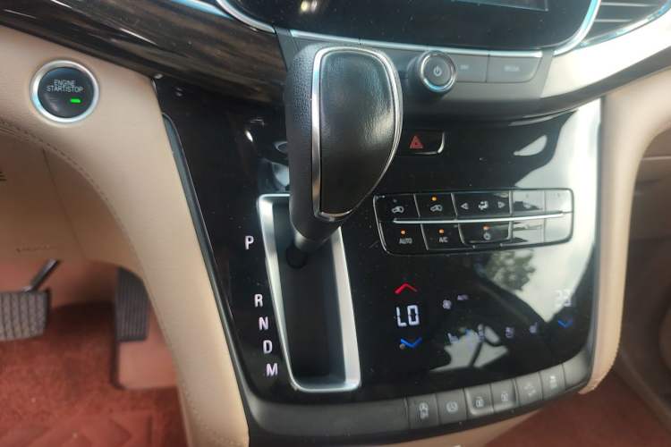 Used Buick GL8 2018 ES 28T Flagship Model China VI Standard Gear Lever