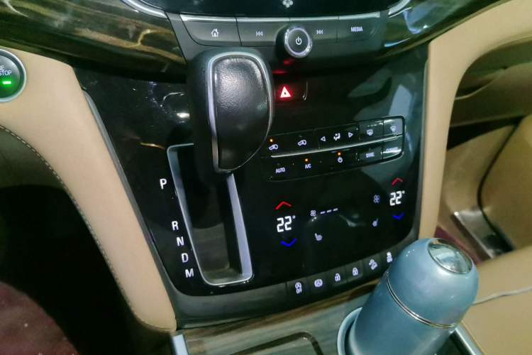 Used Buick GL8 2018 ES 28T Luxury Model China VI Standard Gear Lever