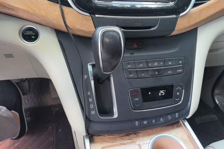 Used Buick GL8 2018 ES 28T Comfort Model China VI Standard Gear Lever