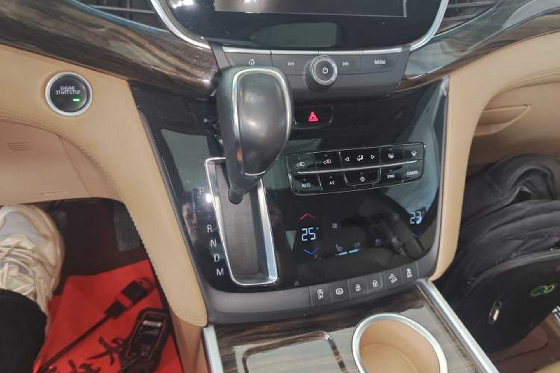 Used Buick GL8 2018 ES 28T Flagship Model China VI Standard Gear Lever