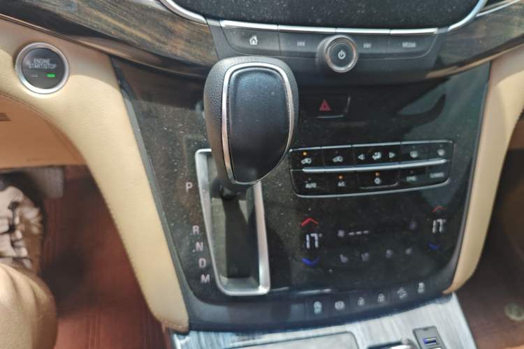 Used Buick GL8 2018 ES 28T Flagship Model China VI Standard Gear Lever