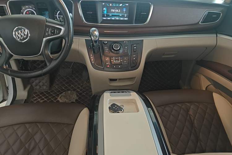 Used Buick GL8 2018 28T Luxury Model China VI Standard Gear Lever