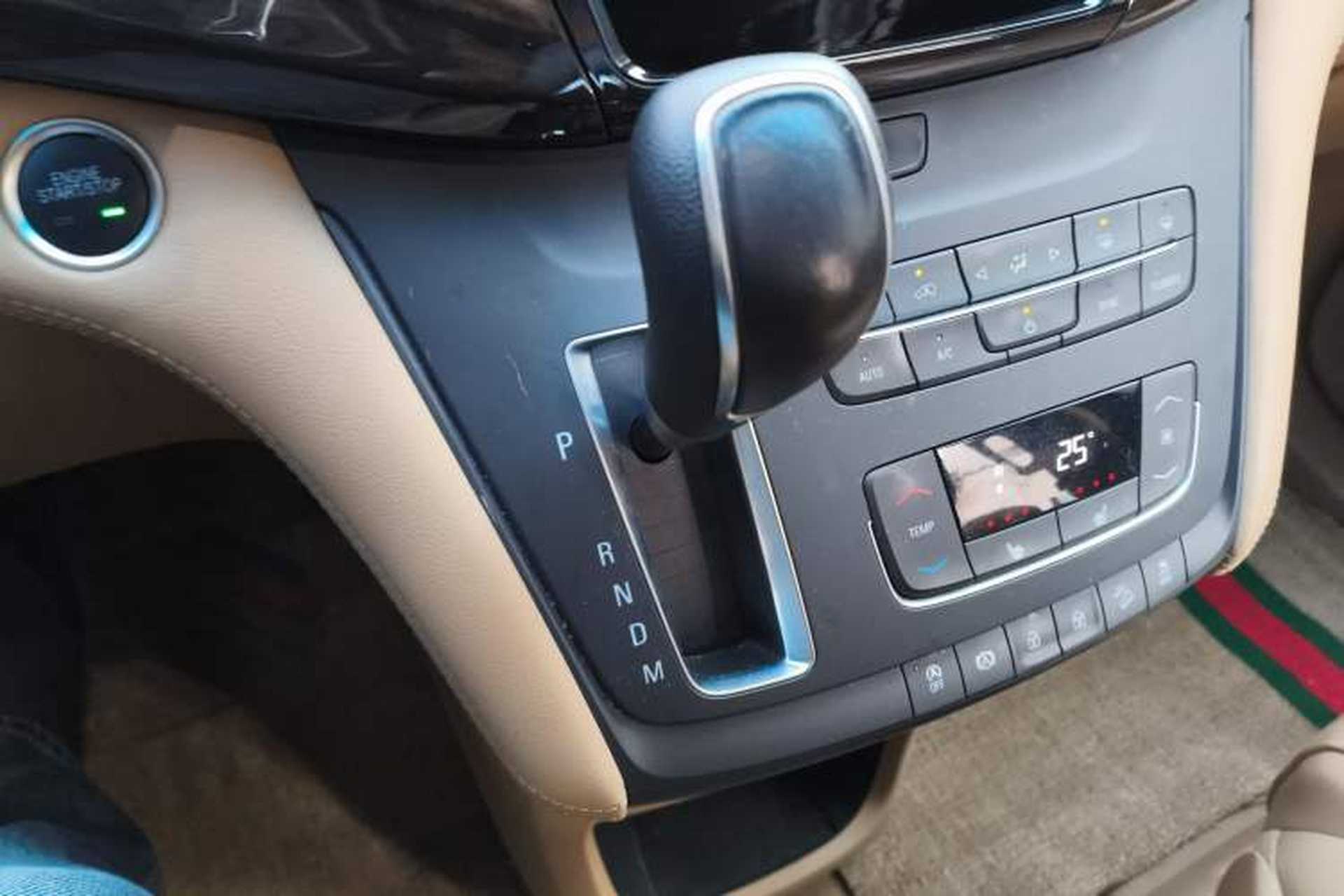 Used Buick GL8 2018 ES 28T Premium Model China VI Standard Gear Lever