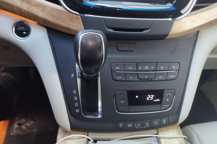 Used Buick GL8 2018 ES 28T Comfort Model China VI Standard Gear Lever
