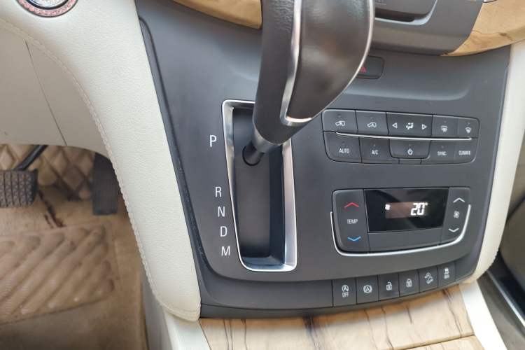 Used Buick GL8 2018 ES 28T Comfort Model China VI Standard Gear Lever