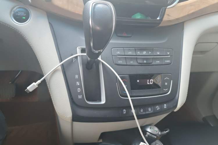 Used Buick GL8 2018 ES 28T Comfort Model China VI Standard Gear Lever