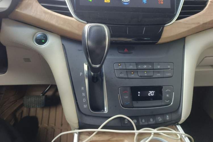 Used Buick GL8 2018 ES 28T Comfort Model China VI Standard Gear Lever