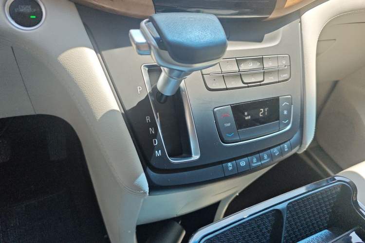 Used Buick GL8 2018 ES 28T Comfort Model China VI Standard Gear Lever