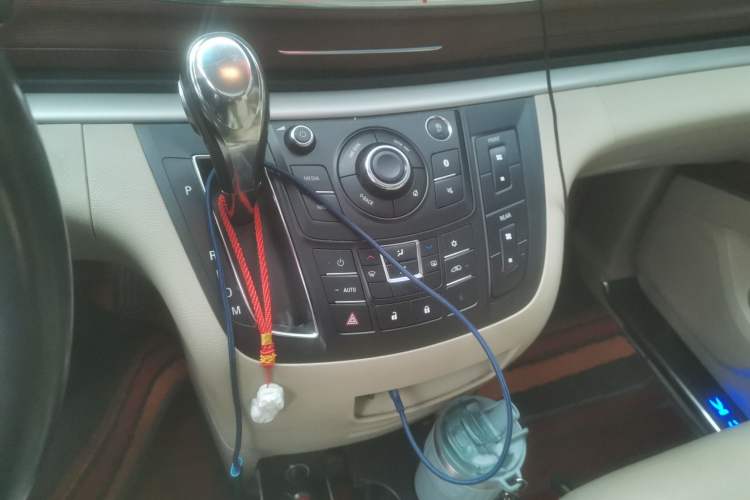 Used Buick GL8 2018 28T Luxury Model China VI Standard Gear Lever