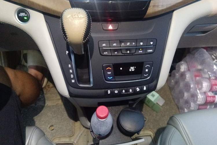 Used Buick GL8 2018 ES 28T Comfort Model China VI Standard Gear Lever