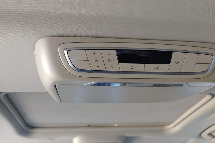 Used Buick GL8 2018 ES 28T Comfort Model China VI Standard Headliner