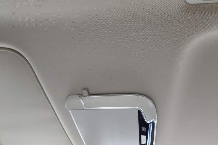 Used Buick GL8 2018 28T Luxury Model China VI Standard Headliner