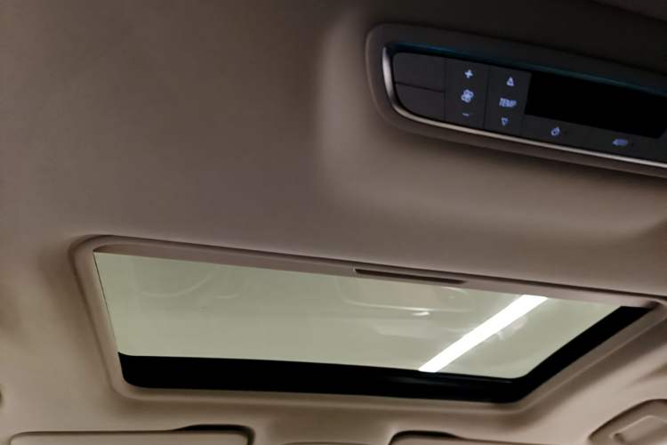 Used Buick GL8 2018 ES 28T Comfort Model China VI Standard Headliner