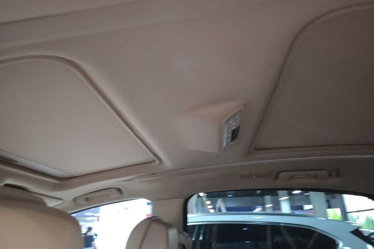 Used Buick GL8 2018 ES 28T Luxury Model China VI Standard Headliner