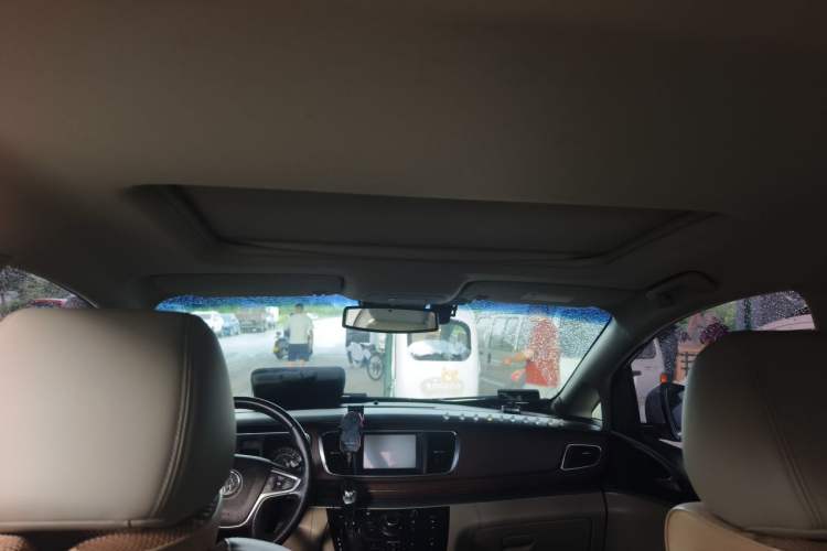 Used Buick GL8 2018 28T Luxury Model China VI Standard Headliner