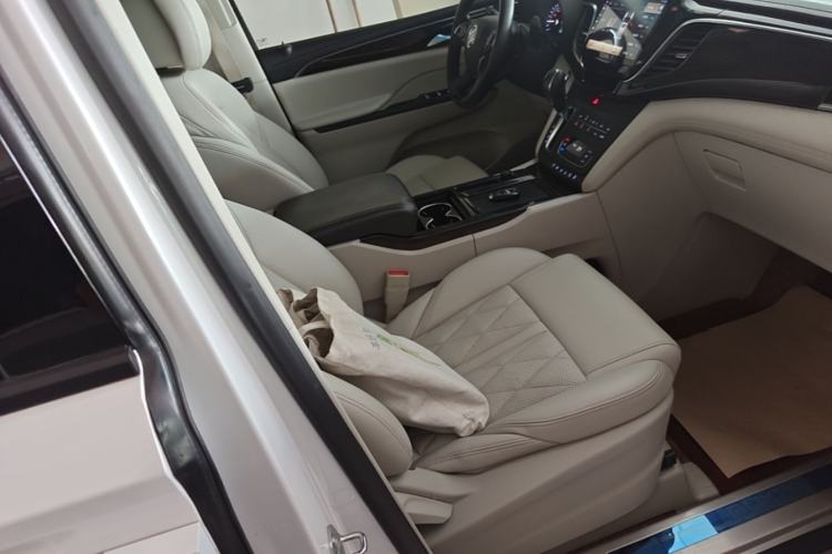 Used Buick GL8 2018 ES 28T Comfort Model China VI Standard Interior 10