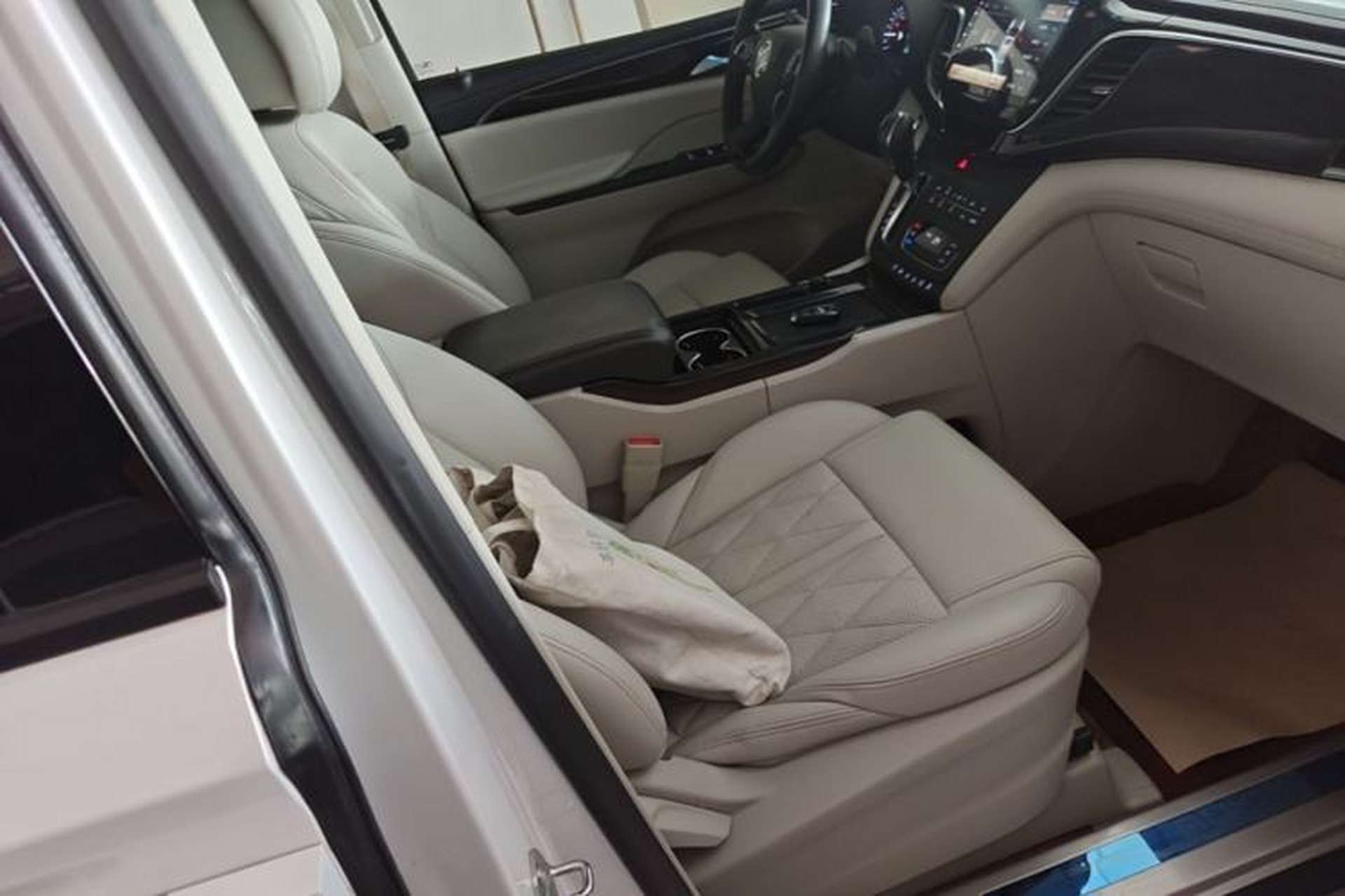 Used Buick GL8 2018 ES 28T Comfort Model China VI Standard Interior 10