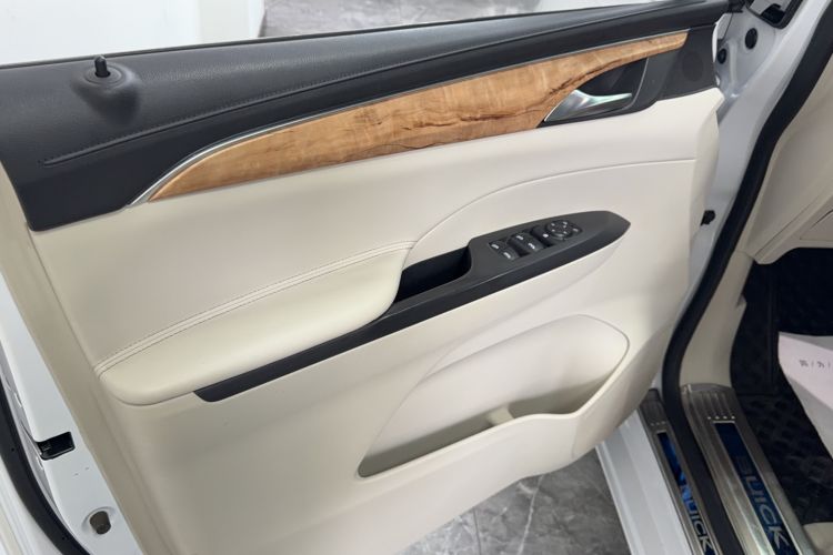 Used Buick GL8 2018 ES 28T Comfort Model China VI Standard Interior 2