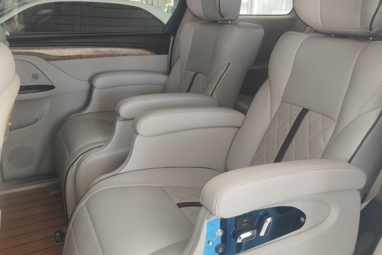Used Buick GL8 2018 ES 28T Comfort Model China VI Standard Interior 2