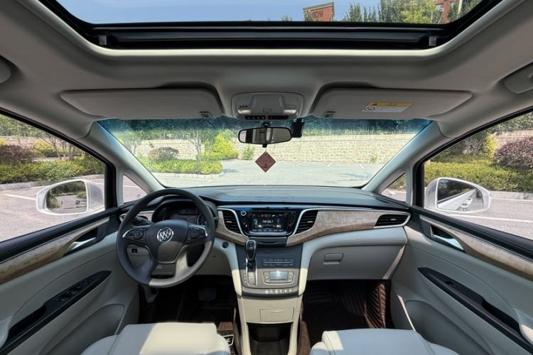 Used Buick GL8 2018 ES 28T Comfort Model China VI Standard Interior 2