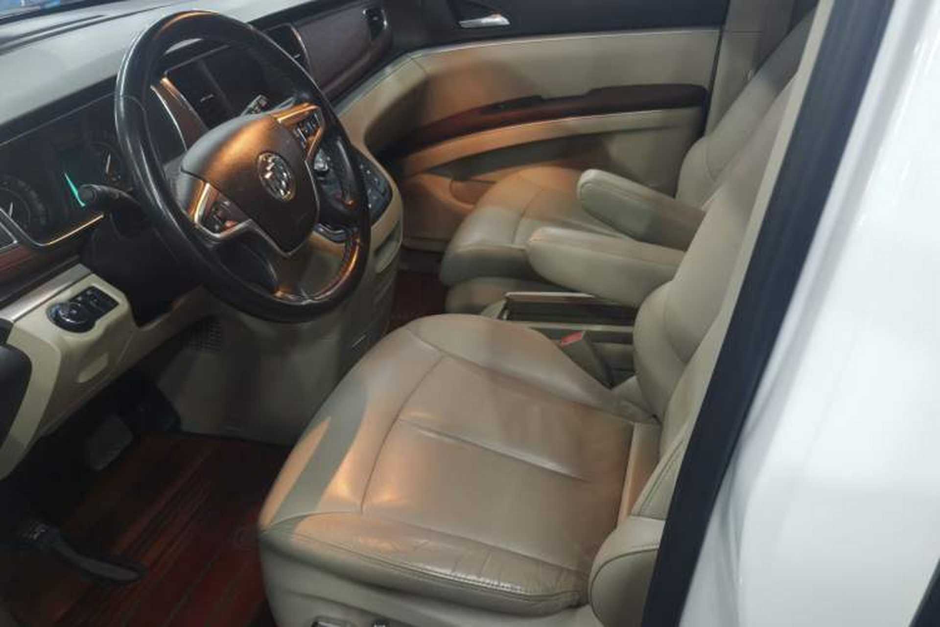 Used Buick GL8 2018 28T Luxury Model China VI Standard Interior 2