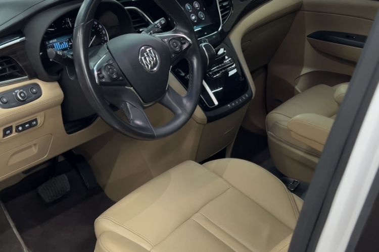 Used Buick GL8 2018 ES 28T Flagship Model China VI Standard Interior 3