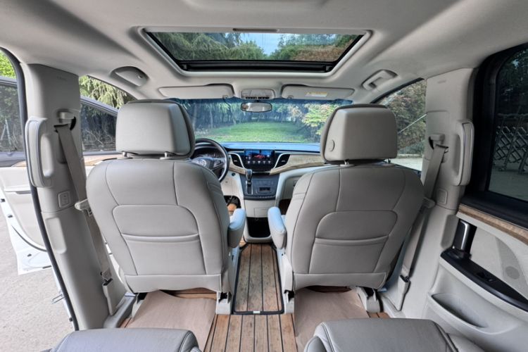 Used Buick GL8 2018 ES 28T Comfort Model China VI Standard Interior 3