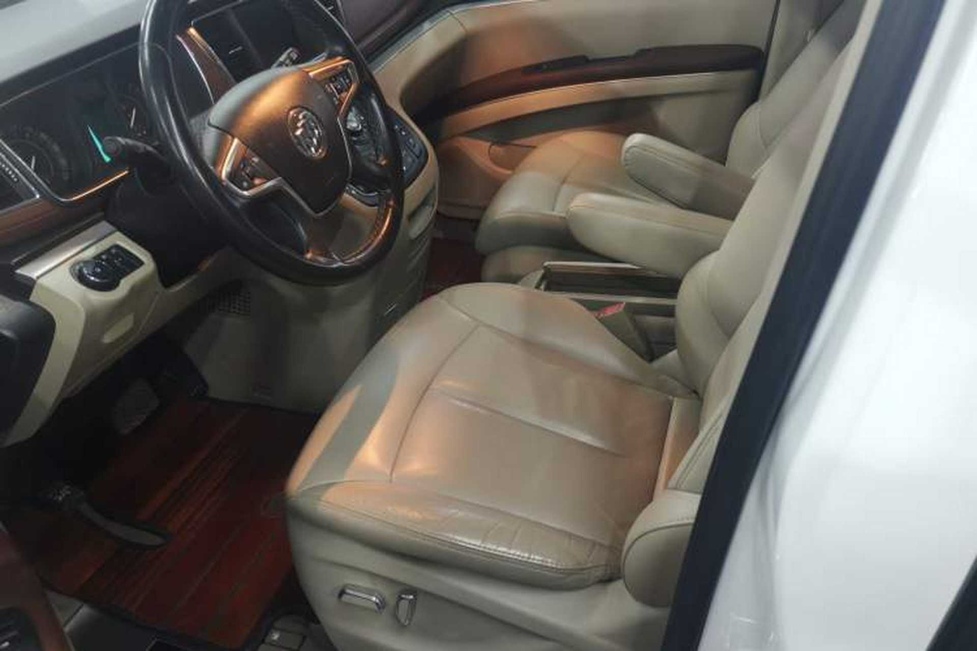 Used Buick GL8 2018 28T Luxury Model China VI Standard Interior 3