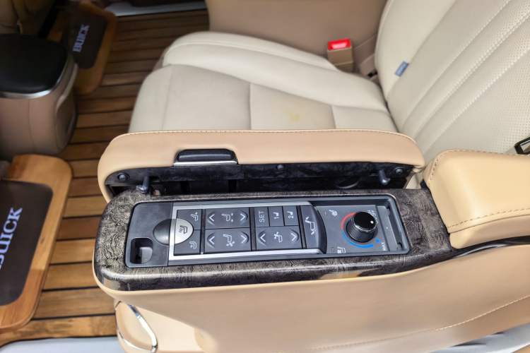 Used Buick GL8 2018 ES 28T Luxury Model China VI Standard Interior 3