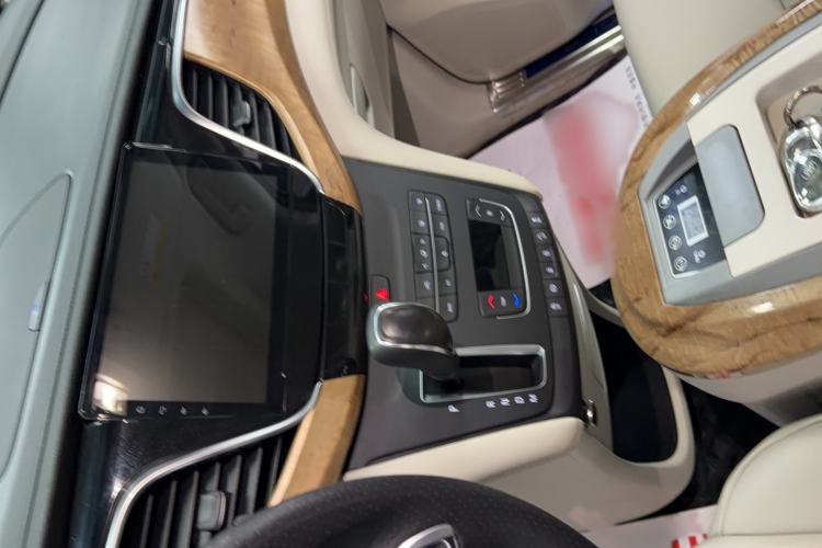 Used Buick GL8 2018 ES 28T Comfort Model China VI Standard Interior 4