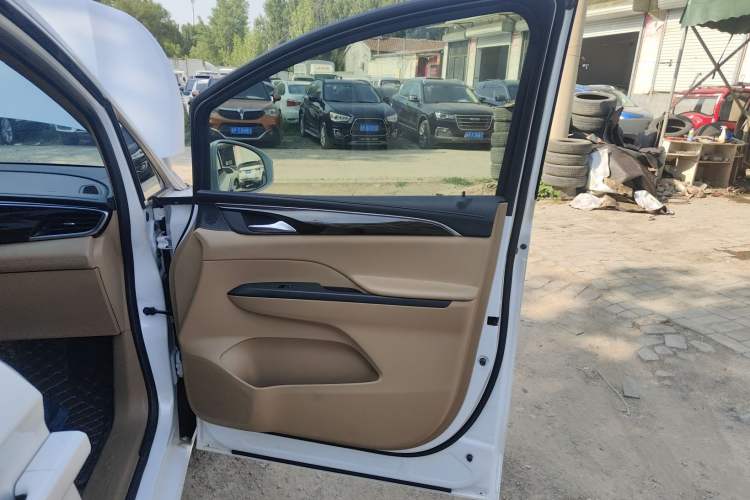 Used Buick GL8 2018 ES 28T Premium Model China VI Standard Interior 5