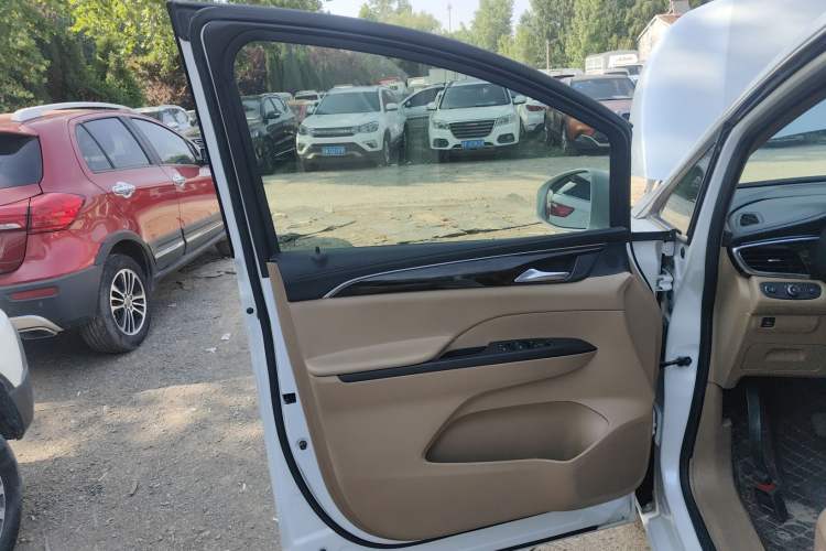 Used Buick GL8 2018 ES 28T Premium Model China VI Standard Interior 7