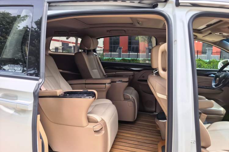 Used Buick GL8 2018 ES 28T Luxury Model China VI Standard Interior 9