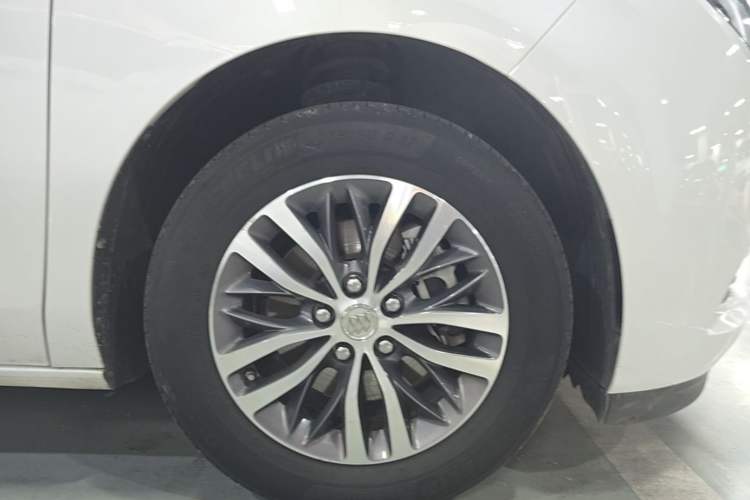 Used Buick GL8 2018 ES 28T Luxury Model China VI Standard Left Front Wheel Hub