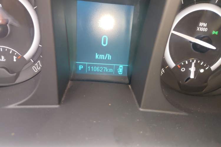 Used Buick GL8 2018 28T Comfort Model China VI Standard Odometer Close Up