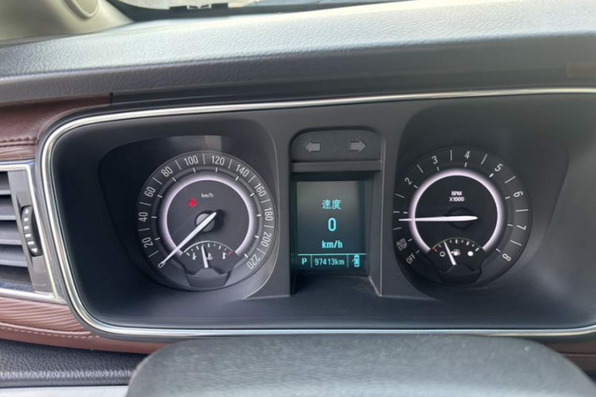 Used Buick GL8 2018 28T Luxury Model China VI Standard Odometer Close Up