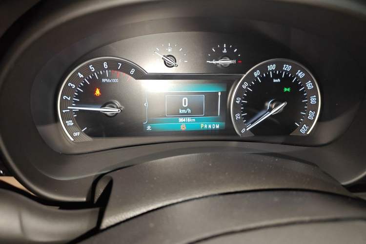 Used Buick GL8 2018 ES 28T Luxury Model China VI Standard Odometer Close Up