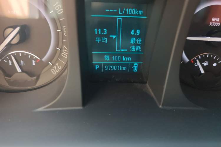 Used Buick GL8 2018 28T Comfort Model China VI Standard Odometer Close Up