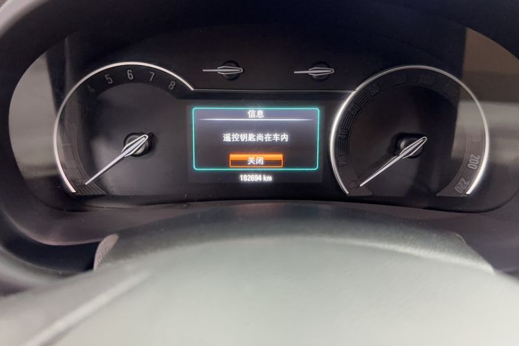 Used Buick GL8 2018 ES 28T Premium Model China VI Standard Odometer Close Up